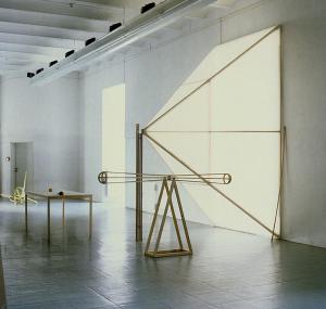 Anordnung zur Vermengung zweier Gr��en II,  Nesselstoff, Kiefernholz, Fichtenholz, Transparentpapier, Mausefalle, MDF, Buchenholz, Spielfigur