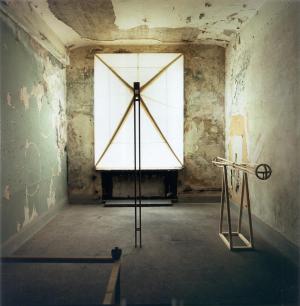 Anordnung zur Vermengung zweier Gr��en I,  Nesselstoff, Kiefernholz, Fichtenholz, Transparentpapier, Mausefalle, MDF, Buchenholz, Spielfigur